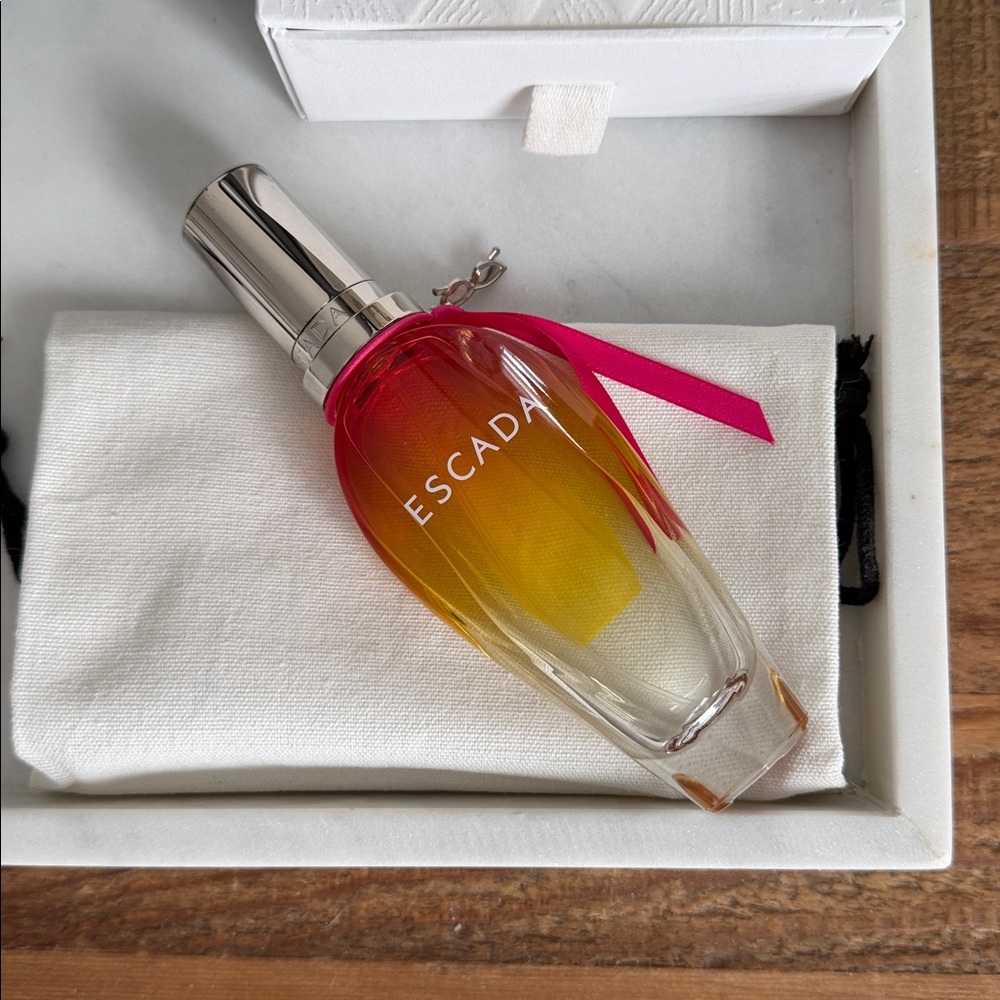 Escada Rockin Rio Perfume - Picture 4 of 7